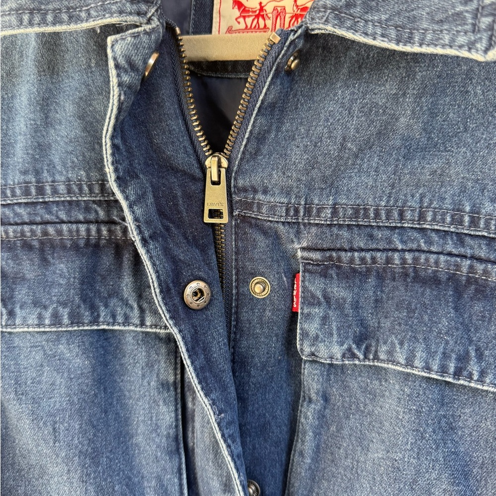 Levi's Women's Belted Denim Jacket - Picture 3 of 7